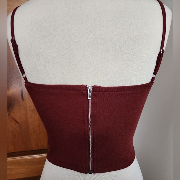 Lacy crop top - Picture 2 of 2